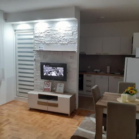 Apartman Vlada Apartment Пирот Екстериор снимка