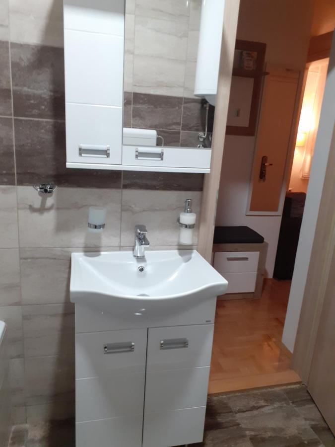 Apartman Vlada Apartment Пирот Екстериор снимка